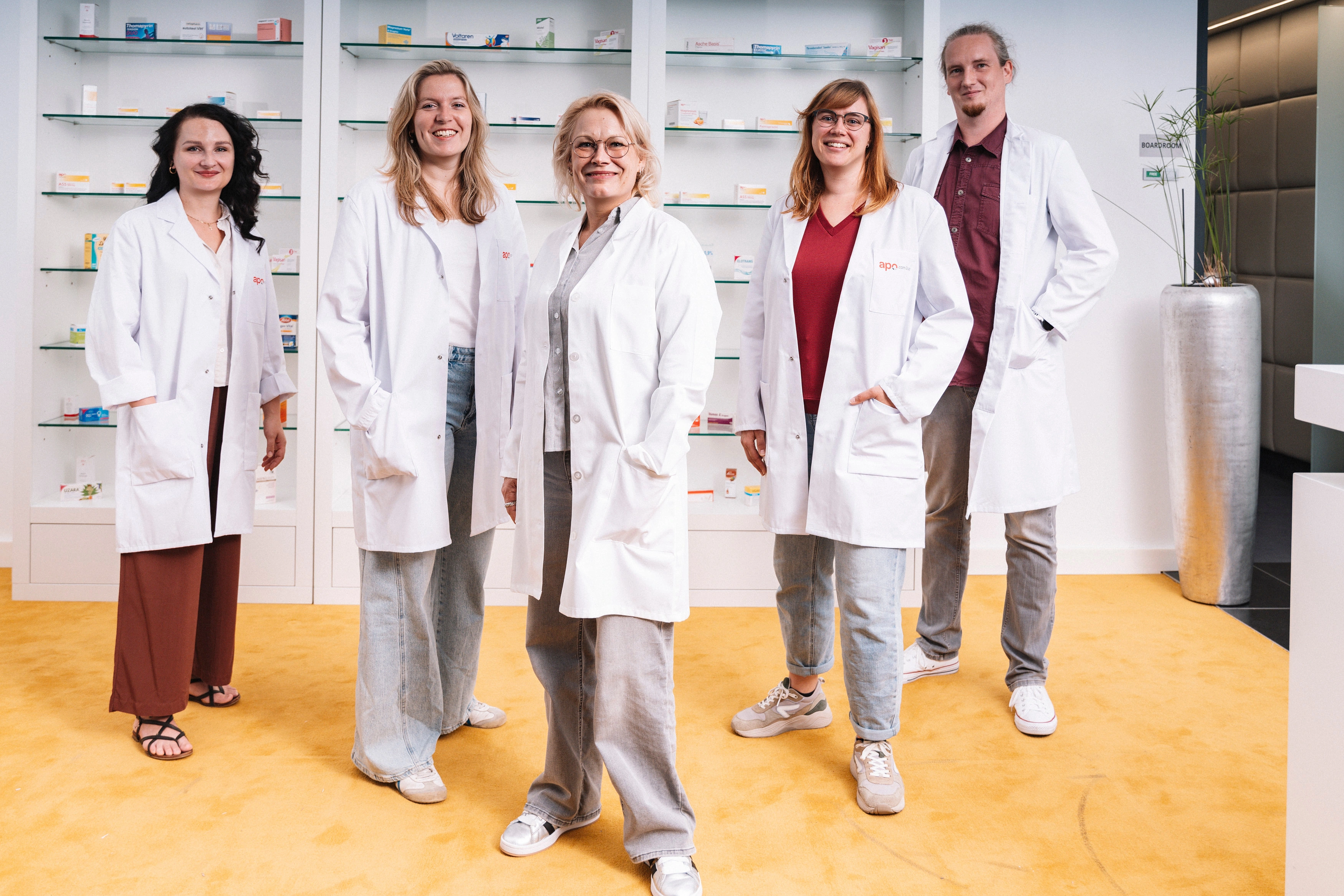 Mitarbeiterinnen und Mitarbeiter des Pharma-Teams von apodiscounter