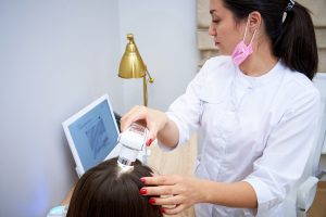 Diffuser Haarausfall wird durch mehrere Faktoren verursacht