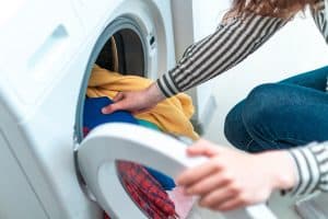 Auch Duft- oder Farbstoffe im Waschmittel können eine Allergie auslösen