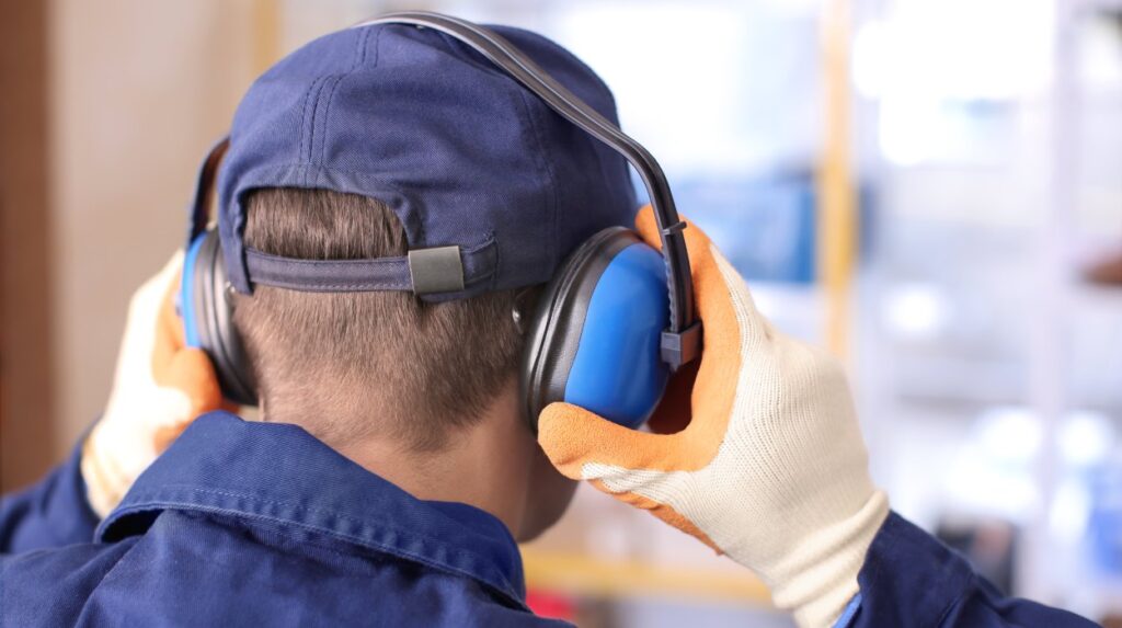 Tinnitus behandeln: Was hilft bei Ohrgeräuschen?