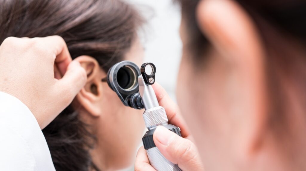 Tinnitus Symptome: Wie machen sich Ohrgeräusche bemerkbar?